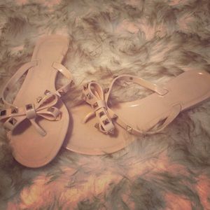 Valentino look alike flip flops